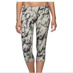 Lululemon wonder under Capri